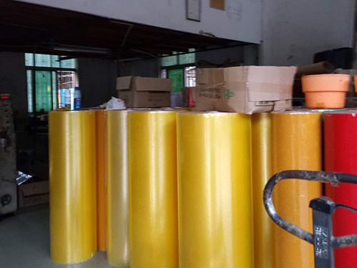 包裝(zhuāng)膠帶生産車間(jian)